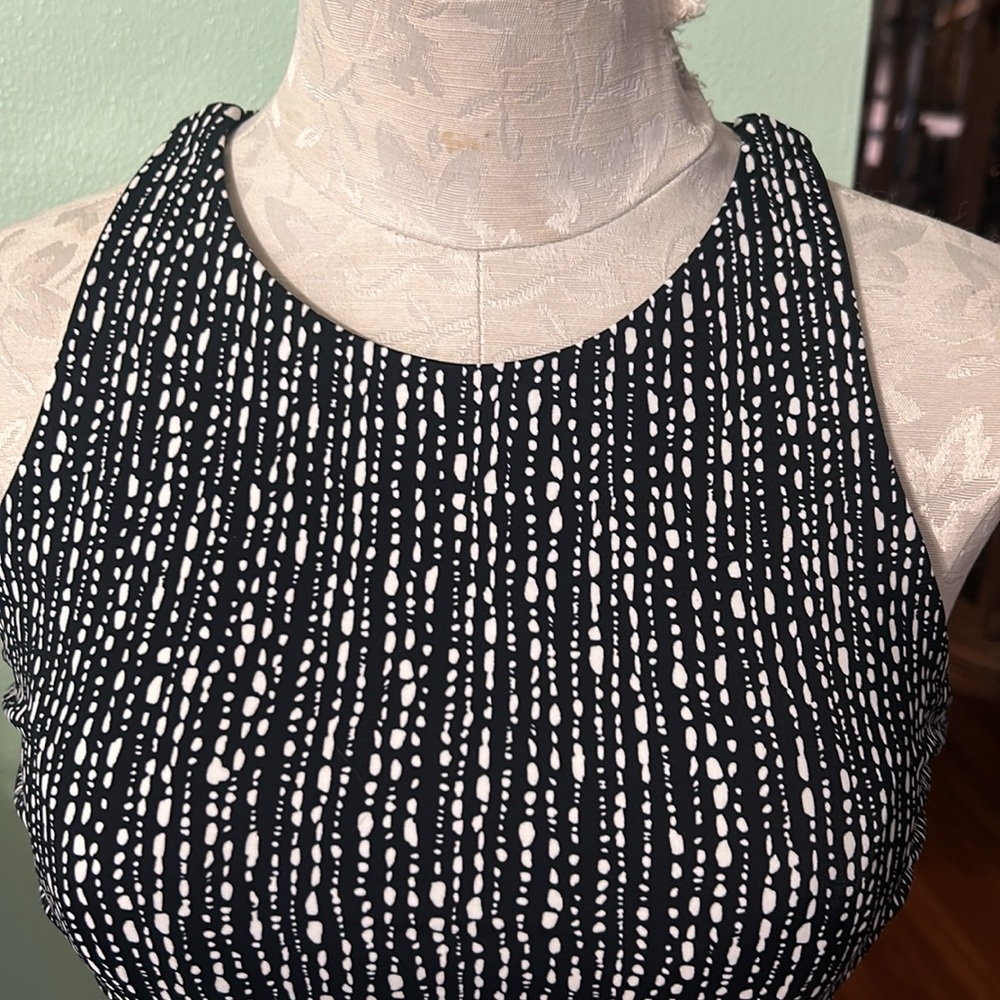 Athleta Black and White Patterned Women's sports top - Picture 2 of 8